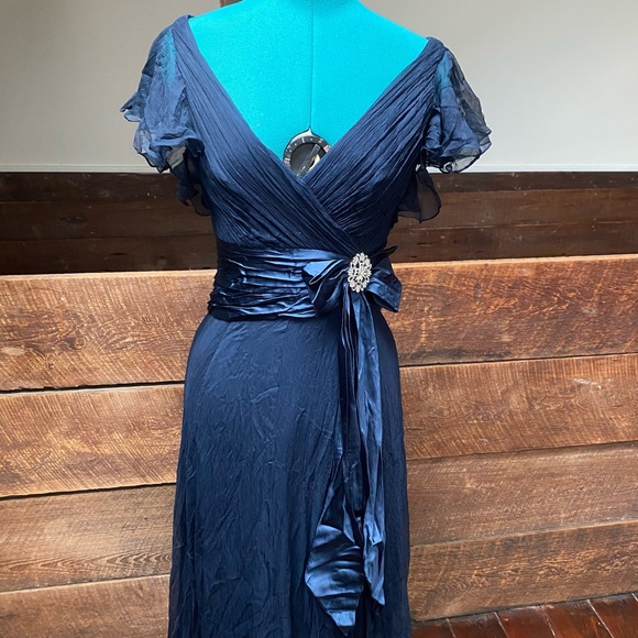 Caché Luxe Full Length Silk Gown w/ Flutter Sleeves & Brooch - Picture 8 of 16